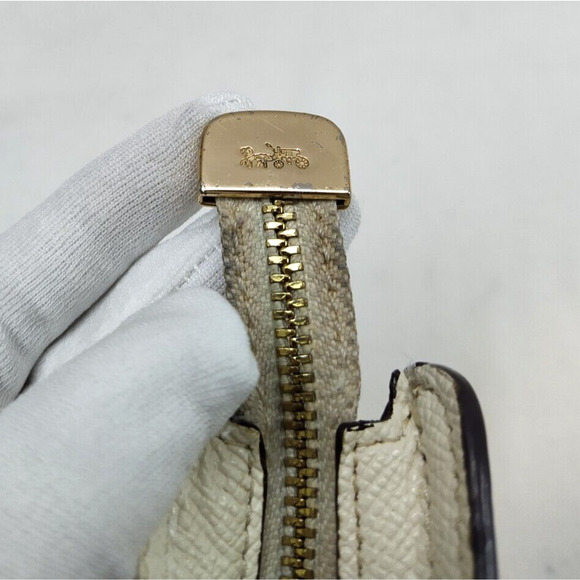Coach White Leather Snakeskin Detail Credit Card Zipper Closure Clutch - Picture 5 of 15